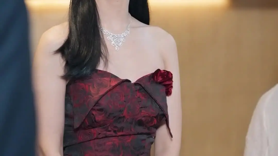 Phoenix In The Cage: When Gloves Speak Louder Than Words