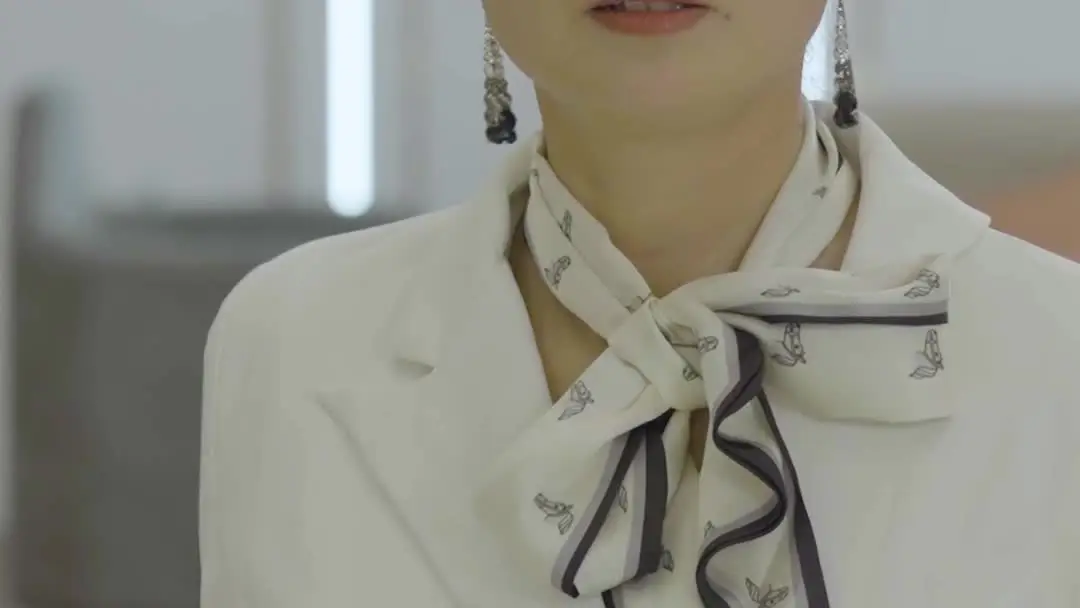 The Radiant Road to Stardom: Where Jewelry Speaks Louder Than Words