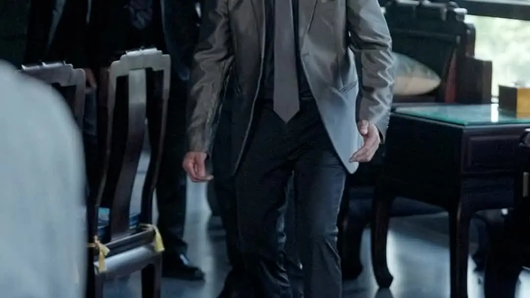 The Most Beautiful Mom: A Fractured Dignity in the Banquet Hall