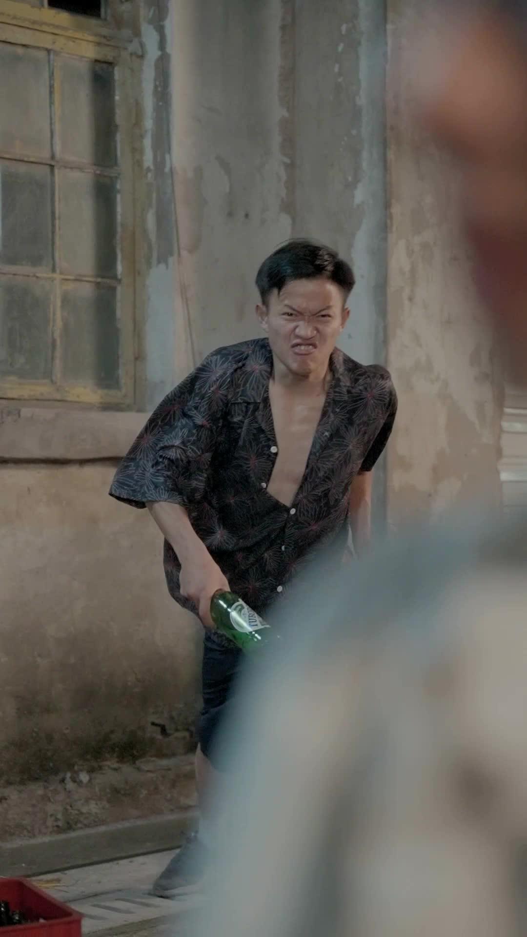 L'AMOUR DANS L'EMBROUILLE