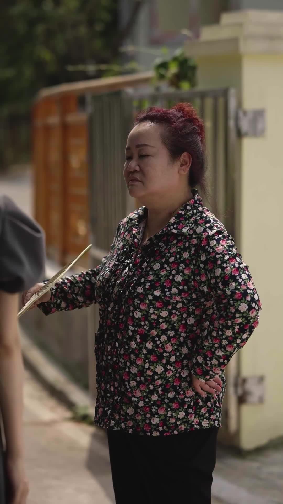 Nona Direktur yang Asli dan Palsu