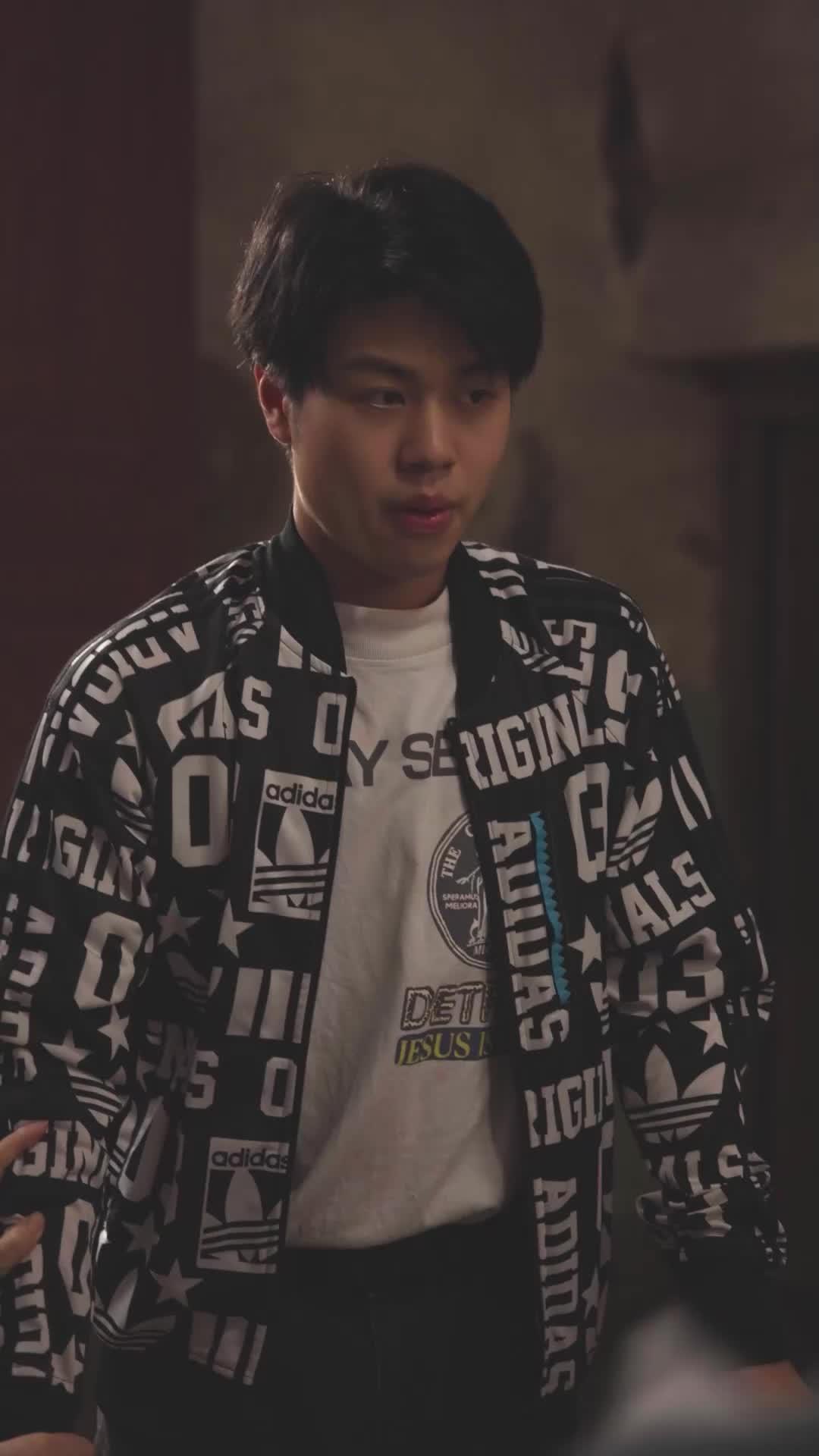 Nona Direktur yang Asli dan Palsu