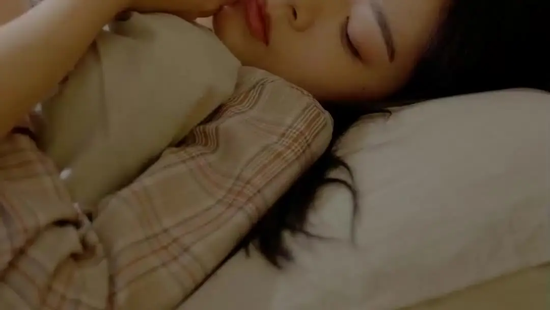 The Silent Heiress: When a Pendant Holds More Than Memory