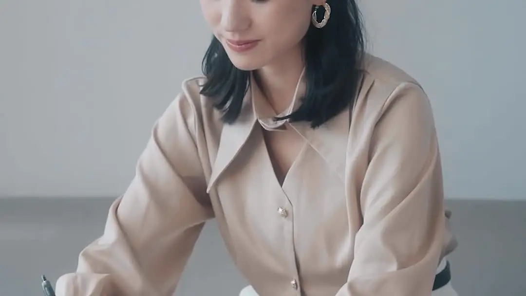 To Mom's Embrace: Where Envelopes Speak Louder Than Goodbyes