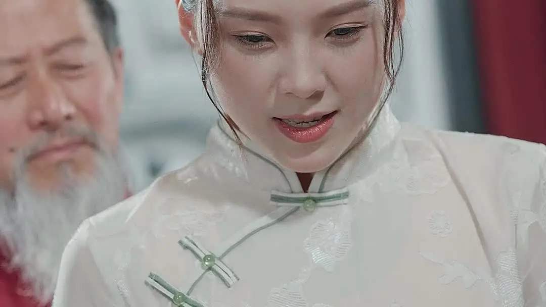 When the Qipao Queen Crosses Her Arms