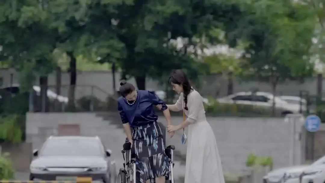 The Silent Heiress: When a Wallet Speaks Louder Than Words