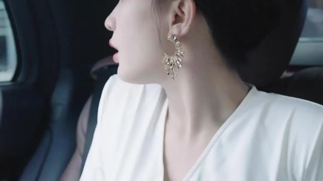 Delivery Hero: Rise of the Loong — When Earrings Speak Louder Than Words