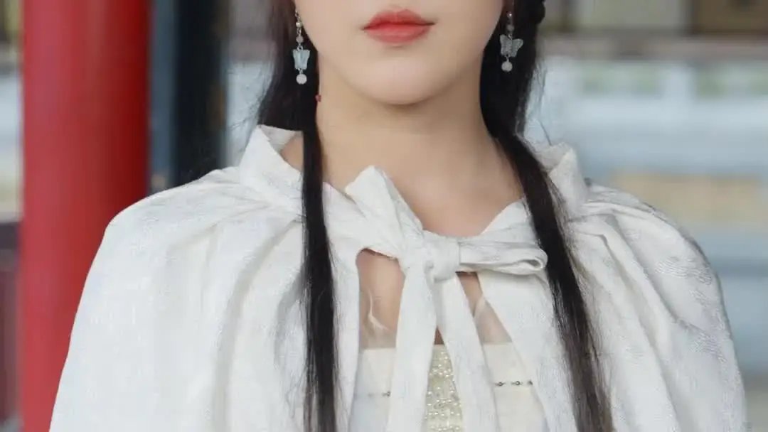 The Silent Tug-of-War in Every Glance