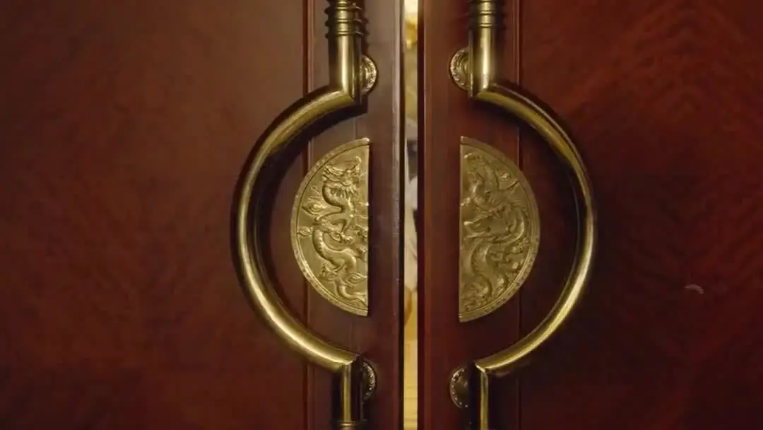 The Gambler Redemption: The Silence Between Bows Speaks Loudest