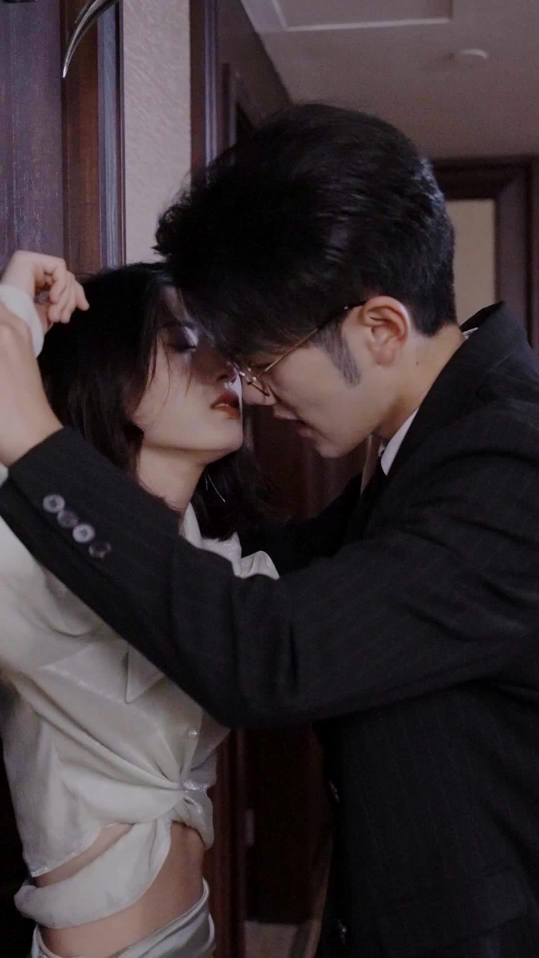 L'AMOUR DANS L'EMBROUILLE