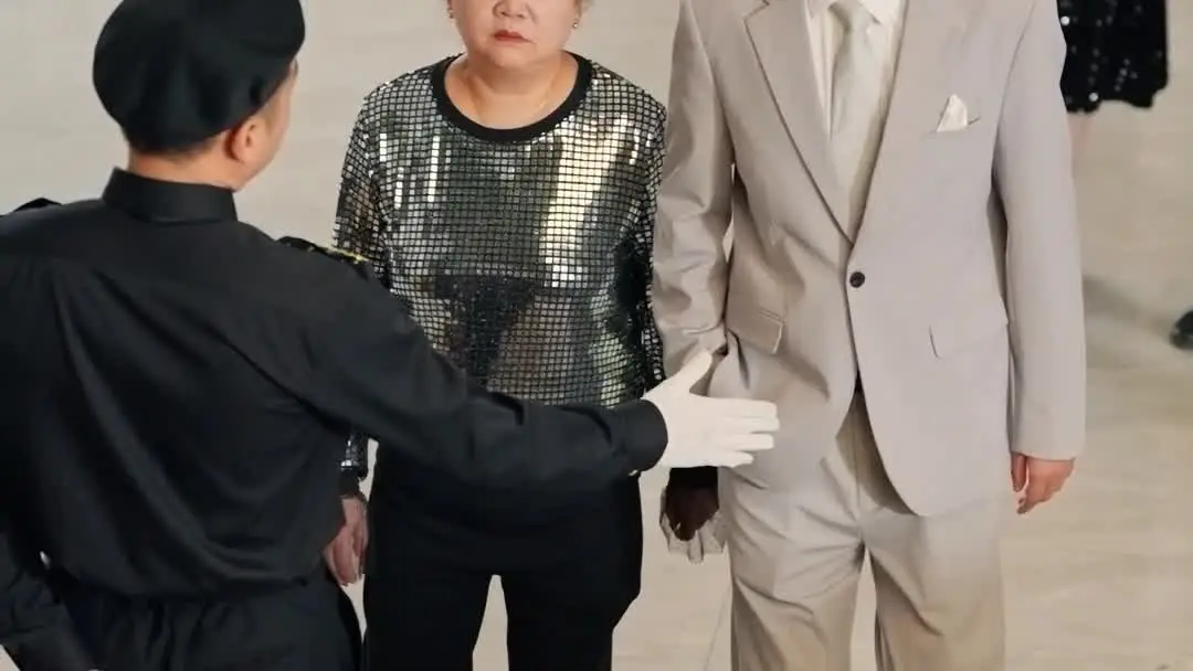 The Billionaire Heiress Returns: When a Blue Card Becomes a Weapon