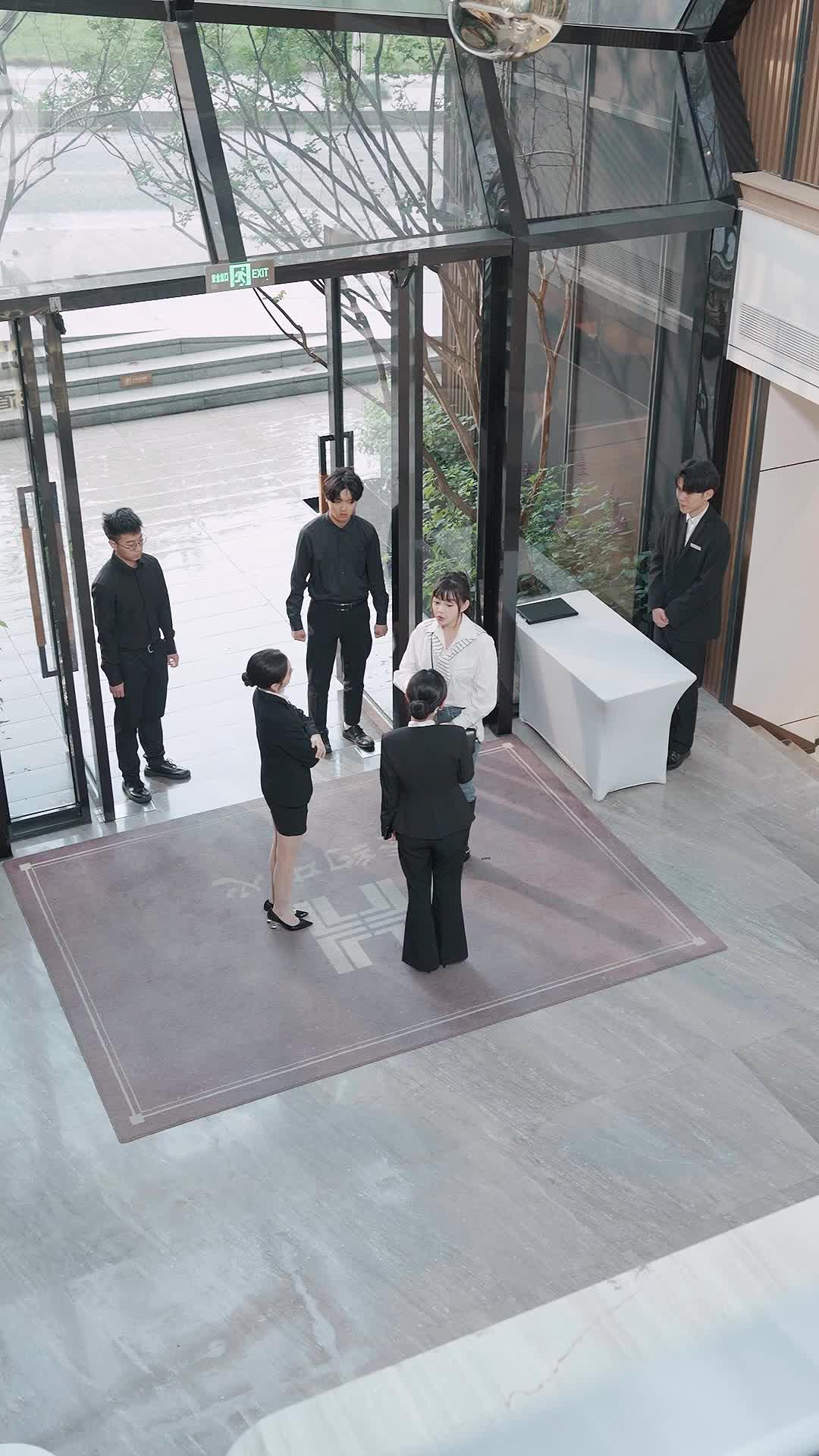 闪婚甜妻是大佬