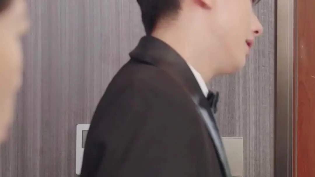 Falling for the Boss: When the Qipao Speaks Louder Than Words