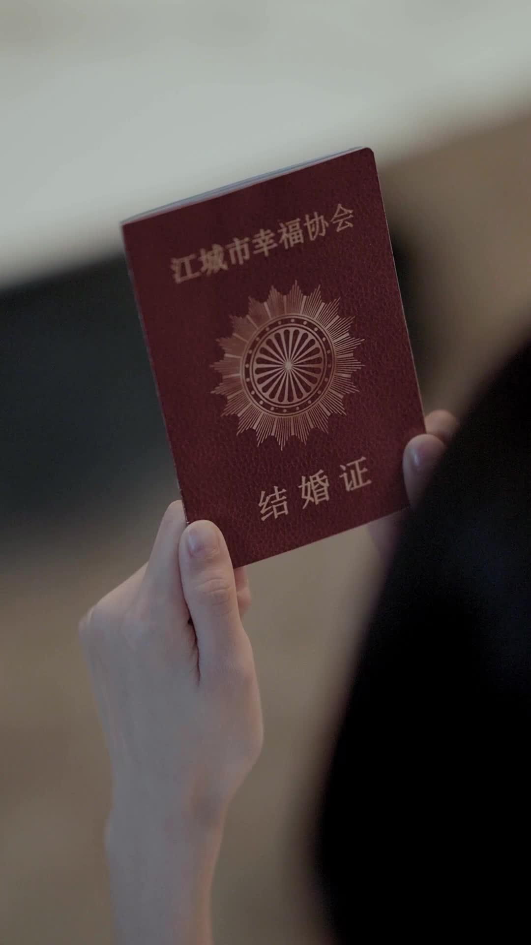 L'AMOUR DANS L'EMBROUILLE