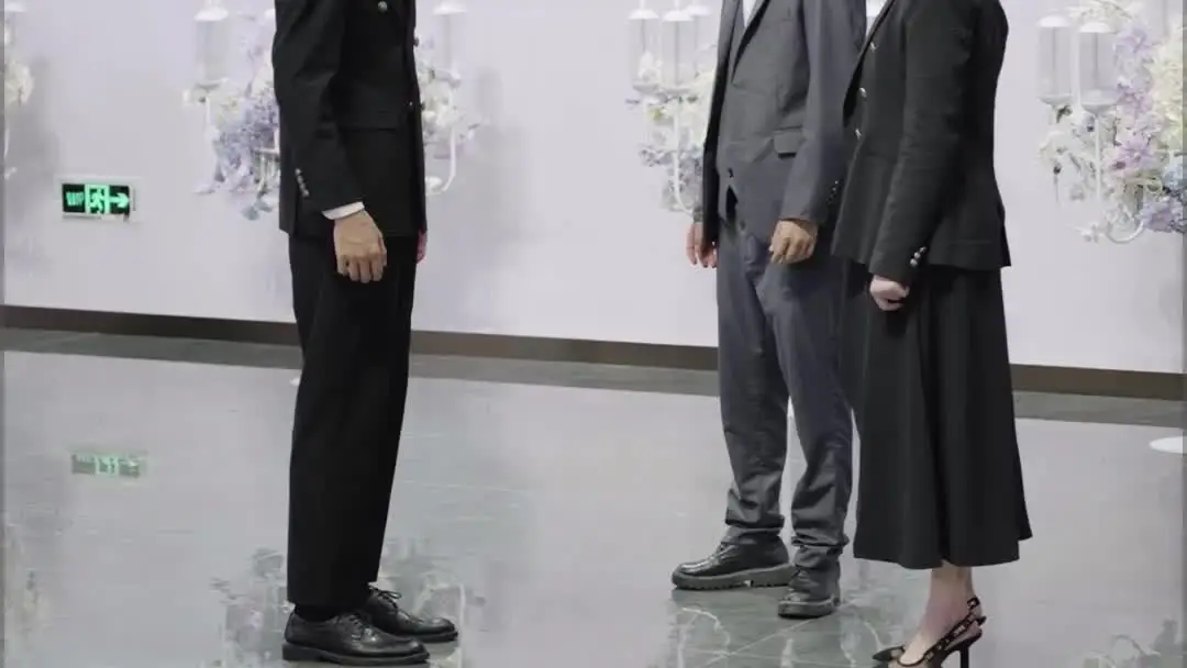 Come back as the Grand Master: The Blood-Streaked Confession in the Mirror Hall