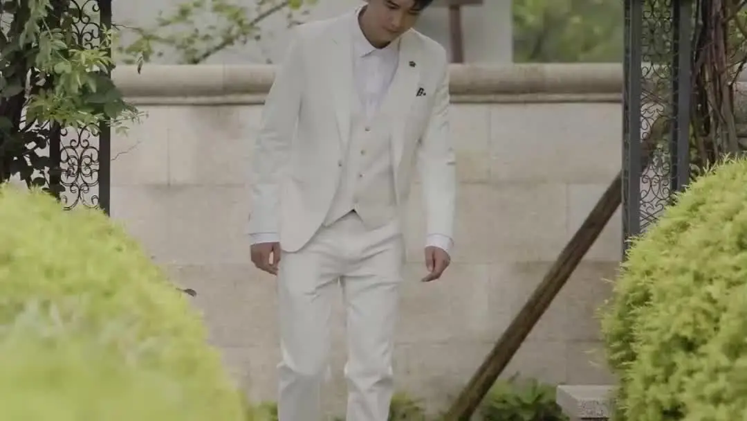 From Bro to Bride: When a Wreath Speaks Louder Than Words