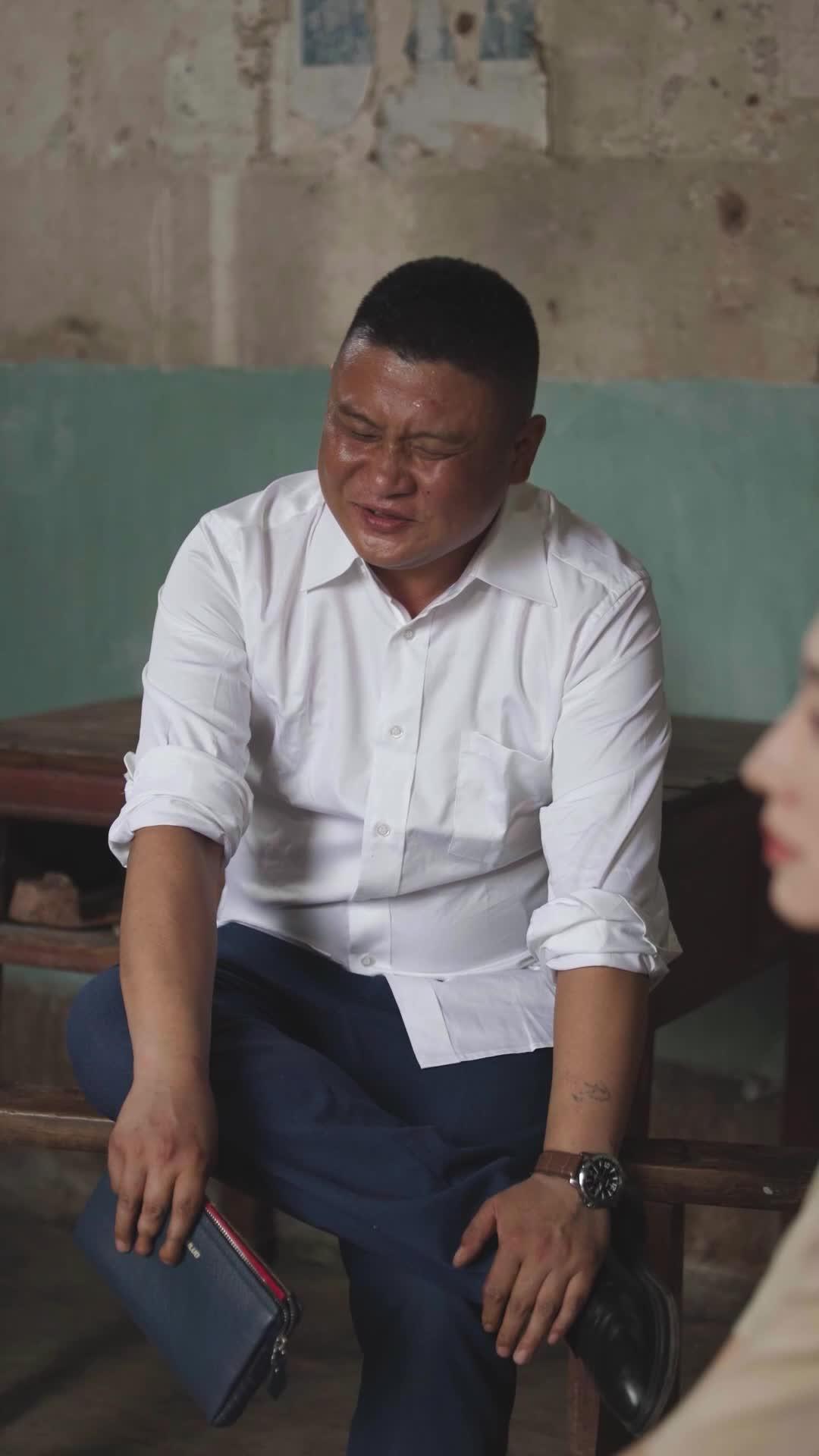 Nona Direktur yang Asli dan Palsu