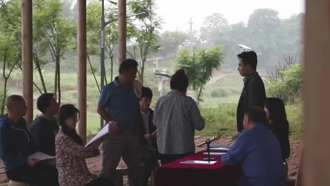 Cuando el micrófono calla y los ojos hablan