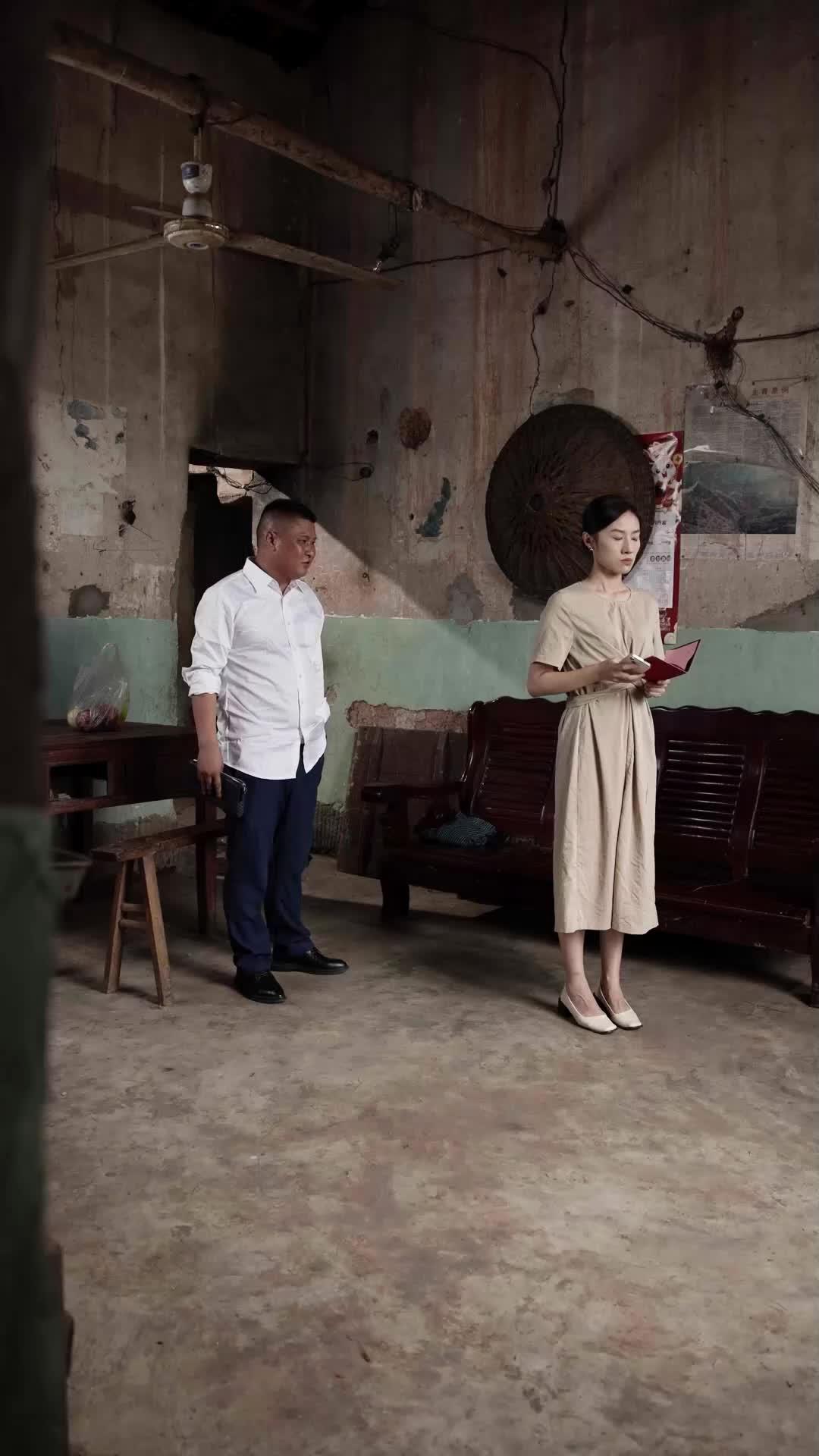 Nona Direktur yang Asli dan Palsu