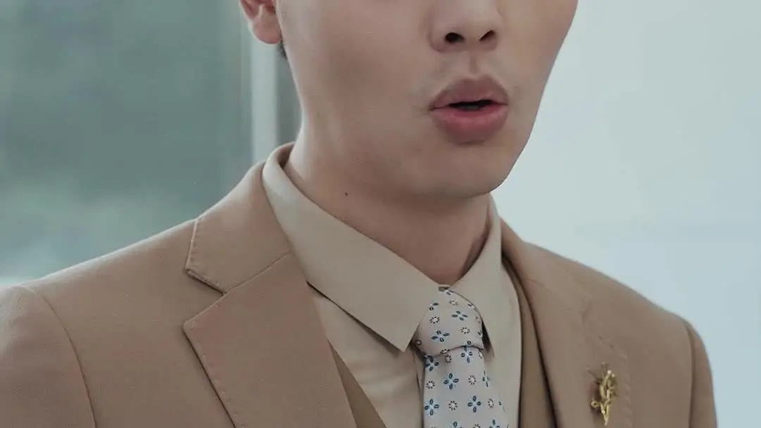 The Three of Us: When a USB Becomes a Mirror