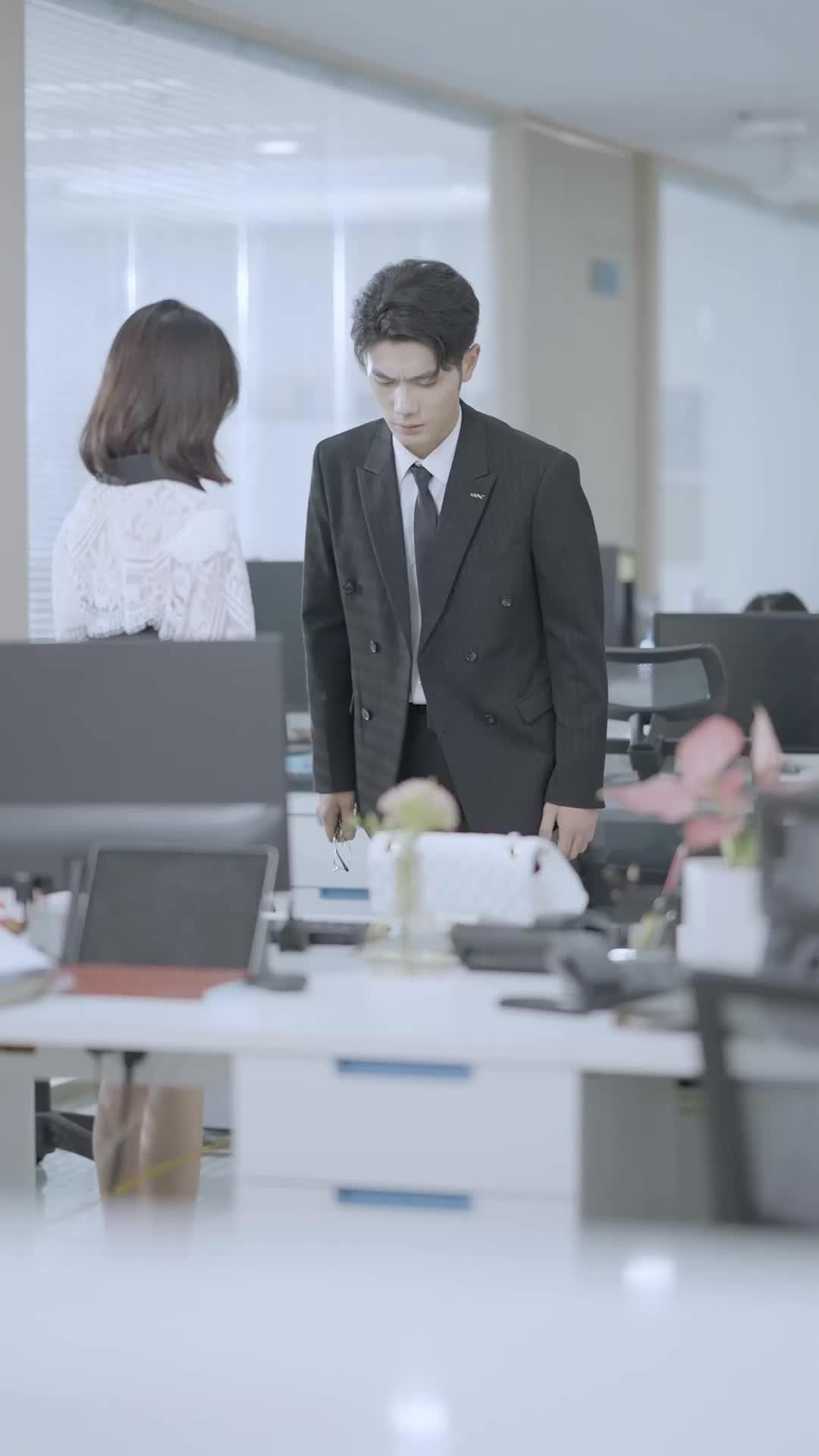 L'AMOUR DANS L'EMBROUILLE