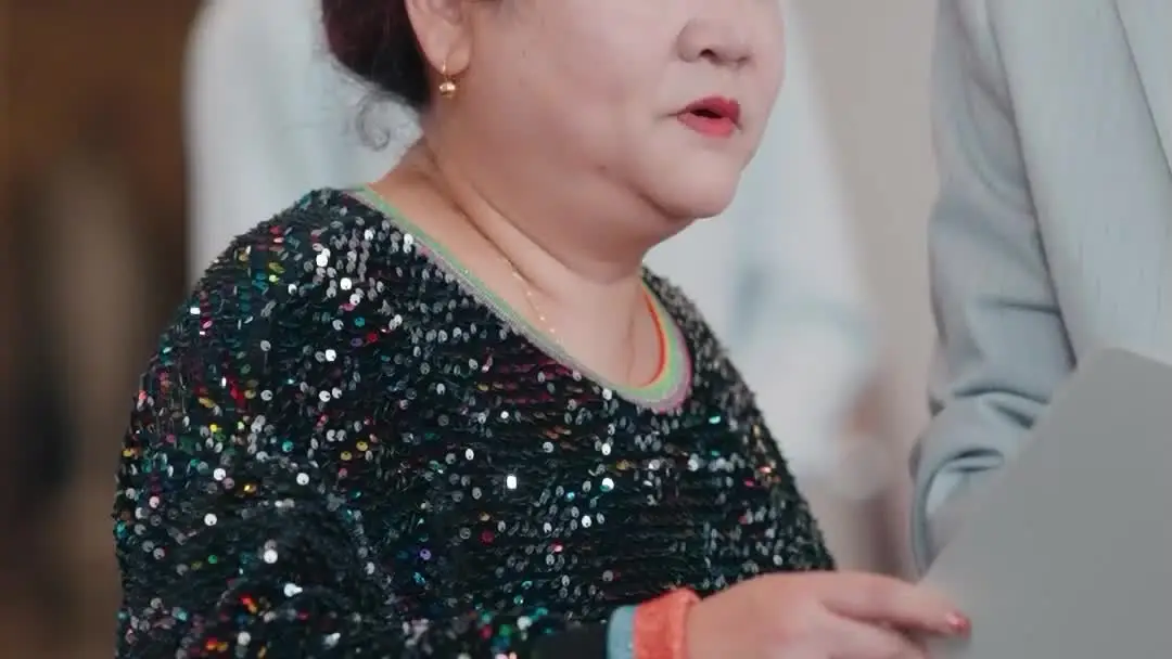 The Billionaire Heiress Returns: When Folders Speak Louder Than Words