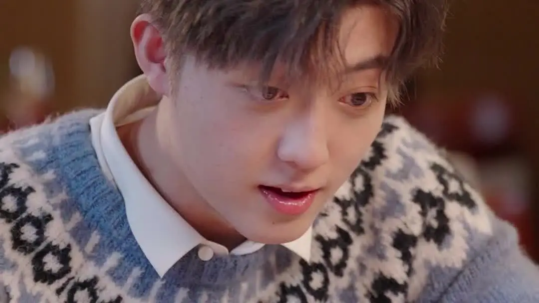 Scandals in the Spotlight: When the Waiter Knows More Than the Lovers