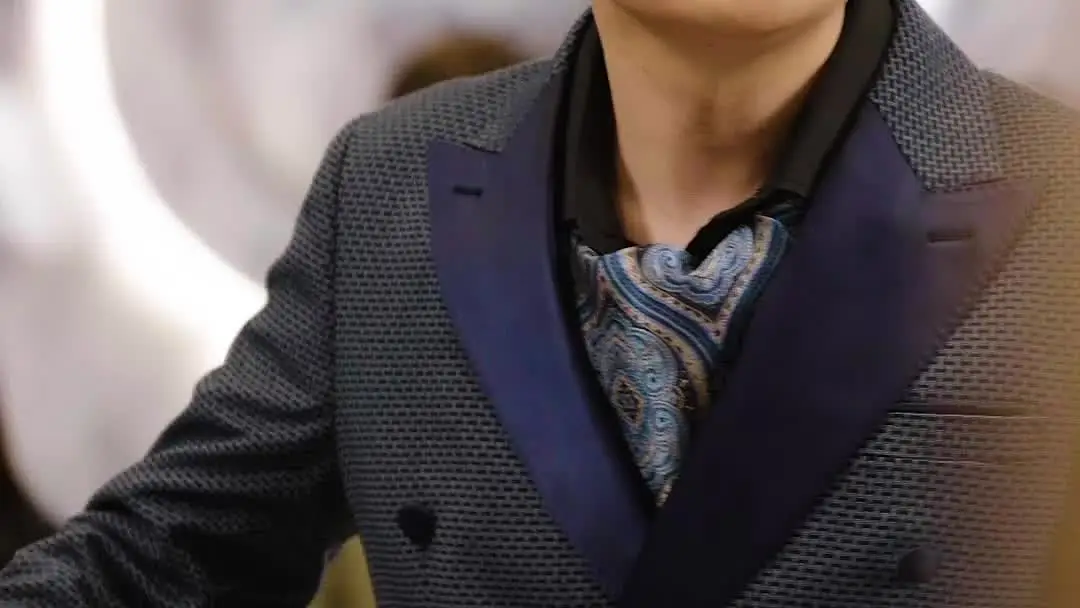 When Fashion Screams Plot Twists