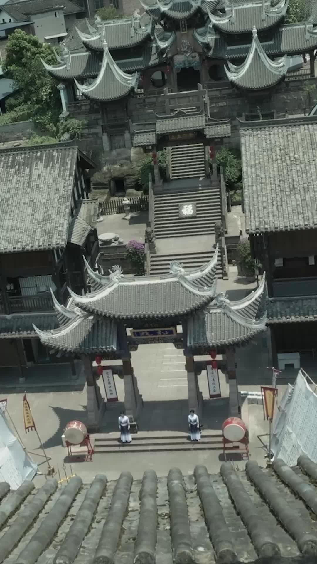 Gegen Widrigkeiten den Himmel zu durchbrechen