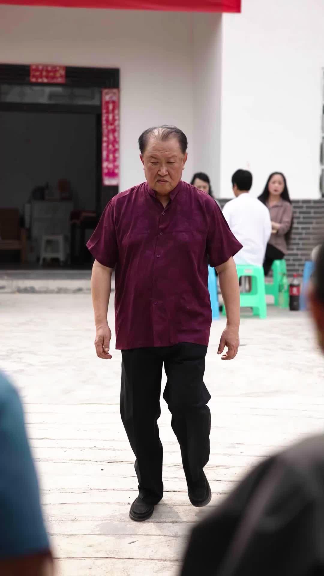 Nona Direktur yang Asli dan Palsu