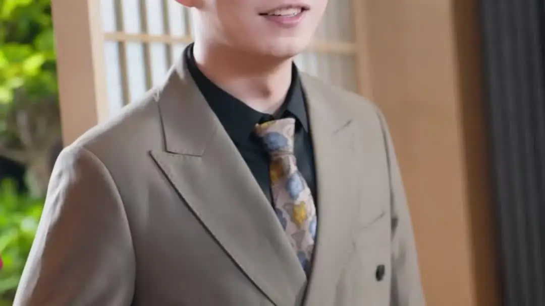 Phoenix In The Cage: Gloves, Glances, and the Geometry of Deception