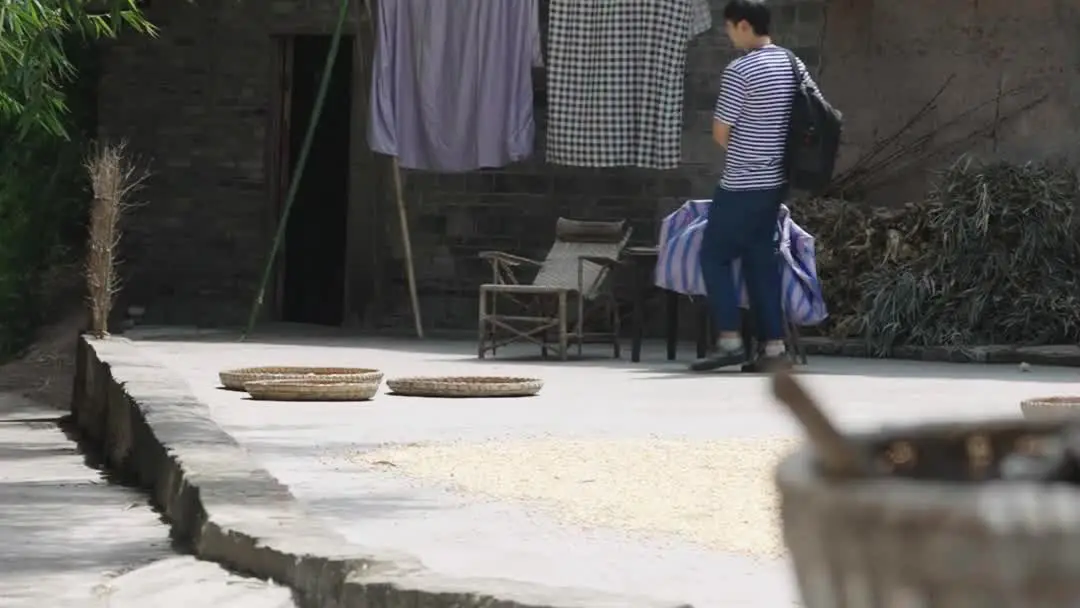 Delivery Hero: Rise of the Loong — The Chicken, the Pendant, and the Unspoken Oath