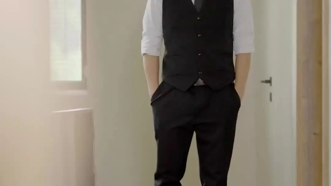 The Silent Heiress: When a Touch Speaks Louder Than Words