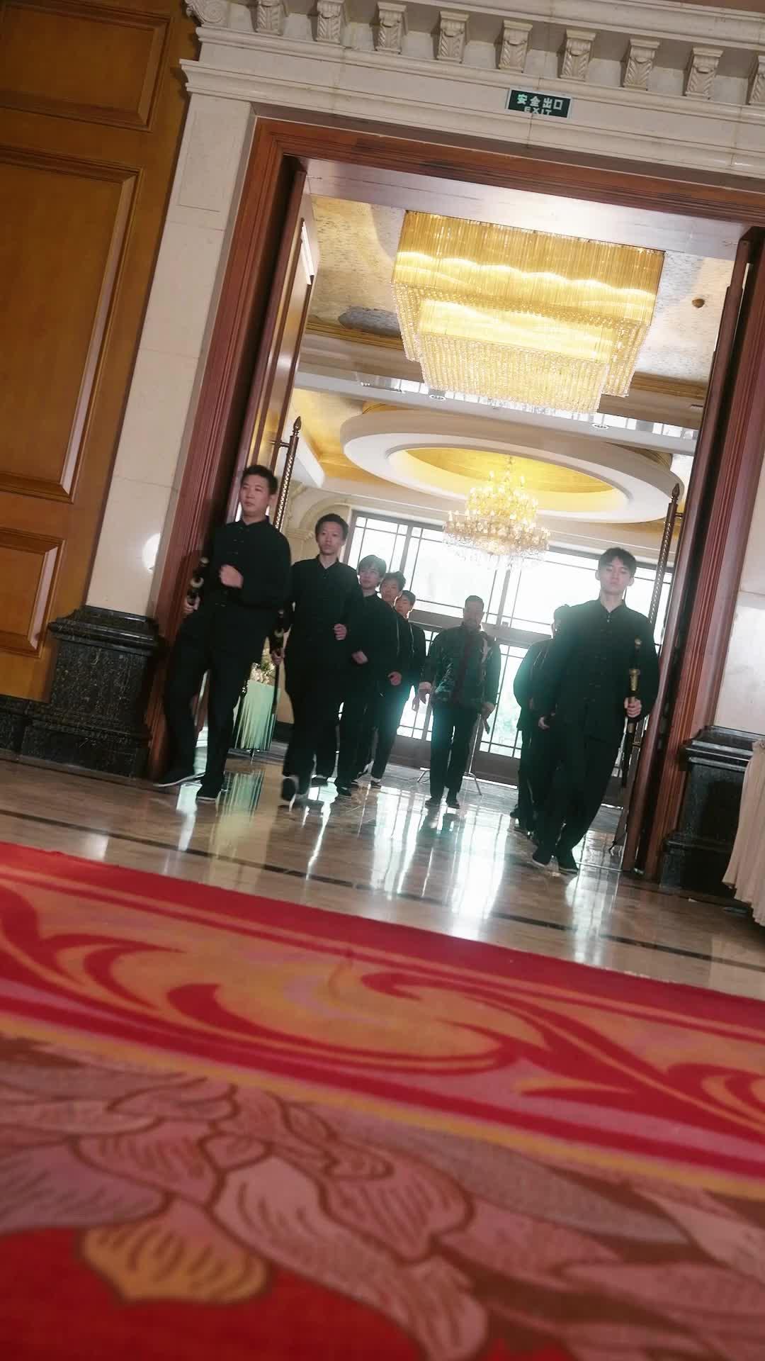 送外賣而已，美女總裁賴上我