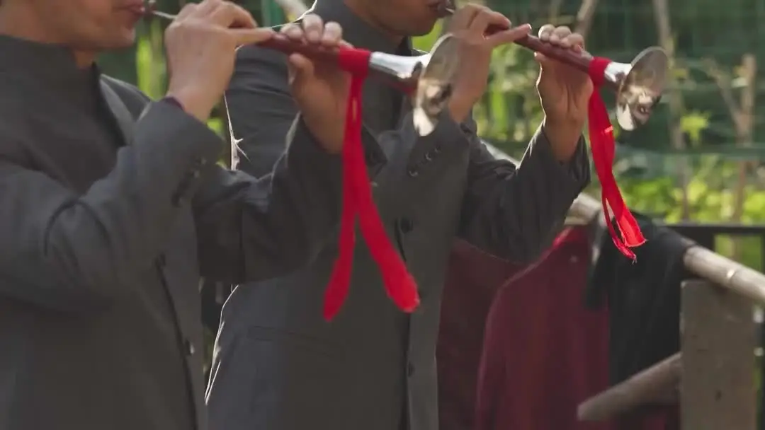 Dragones y lágrimas en el patio