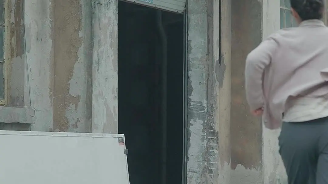 Brave Fighting Mother: When Love Is the Last Weapon in a Dying Room