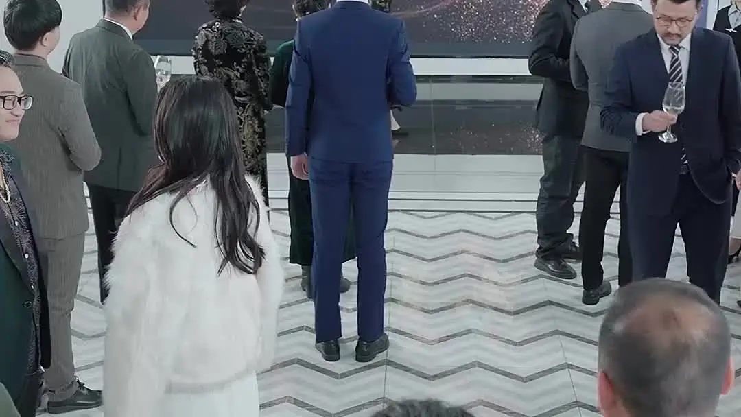 Denim Girl vs. Microphone Man: A Love Story in 30 Seconds