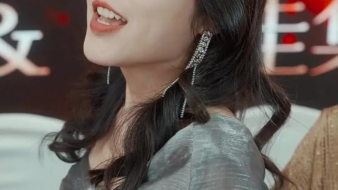 Beauty and the Best: When Glamour Turns Hostile