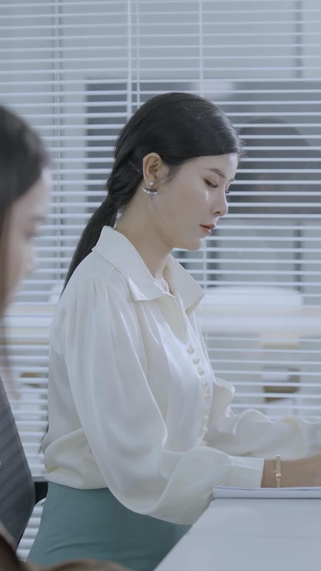 L'AMOUR DANS L'EMBROUILLE