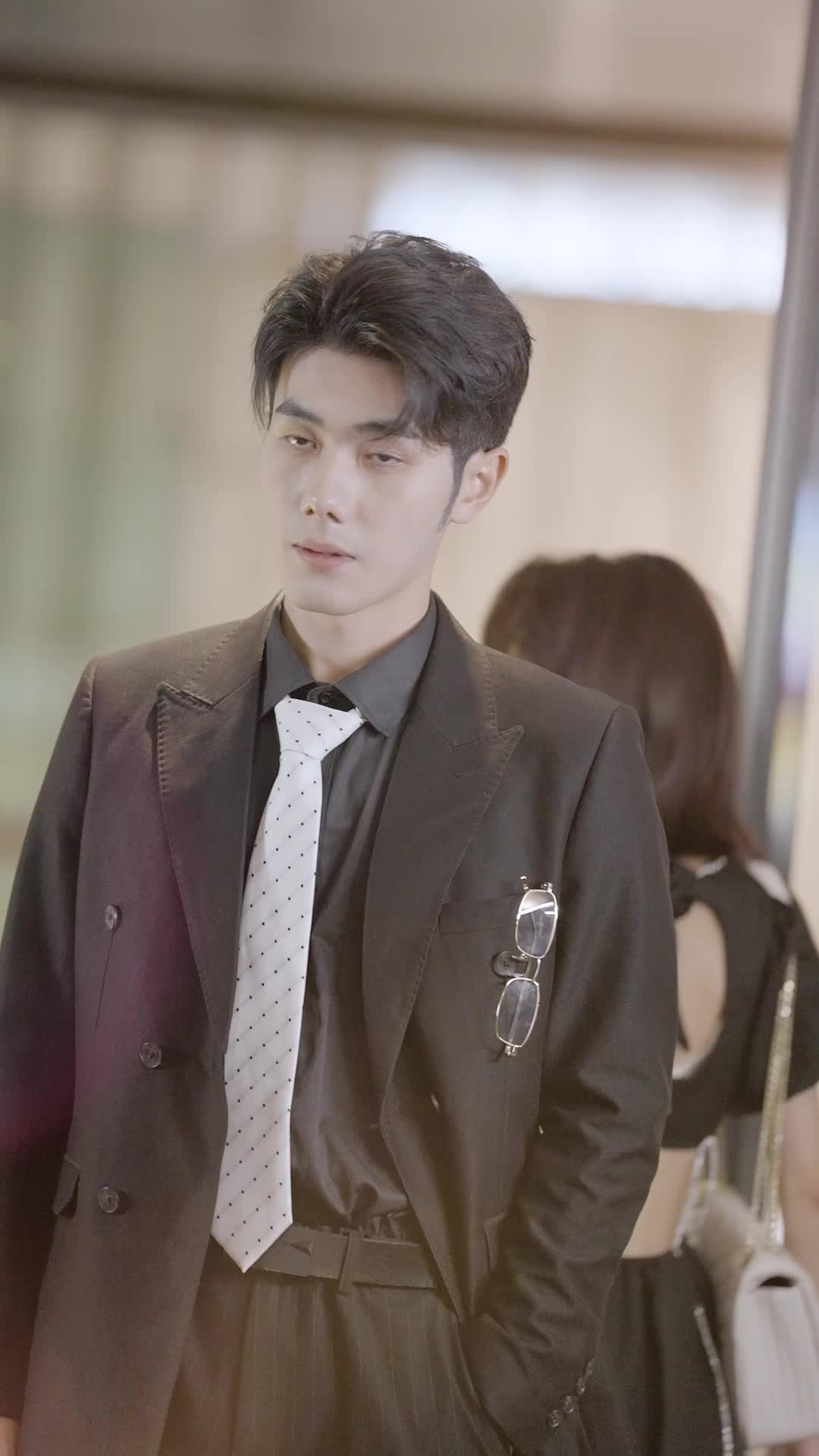 L'AMOUR DANS L'EMBROUILLE