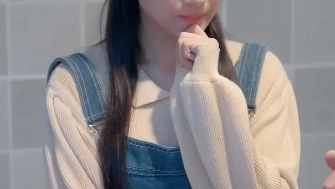 The Radiant Road to Stardom: A Tomato, an Egg, and the Weight of a Glance