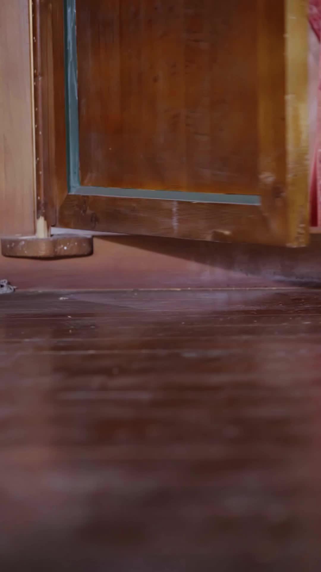 Yang Dilihat, Yang Dikasihi