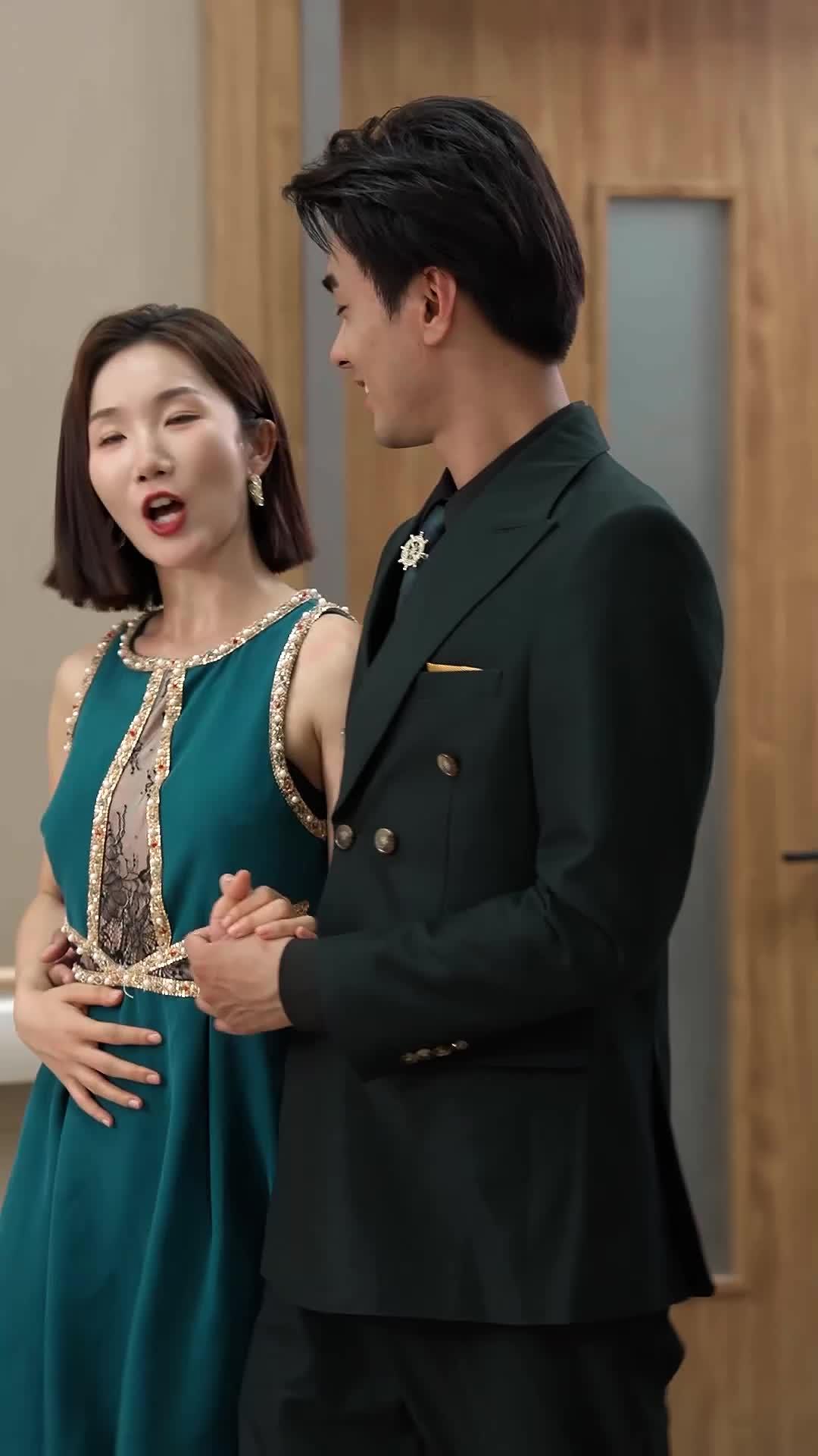 Istri Setia, Penopang Keluarga