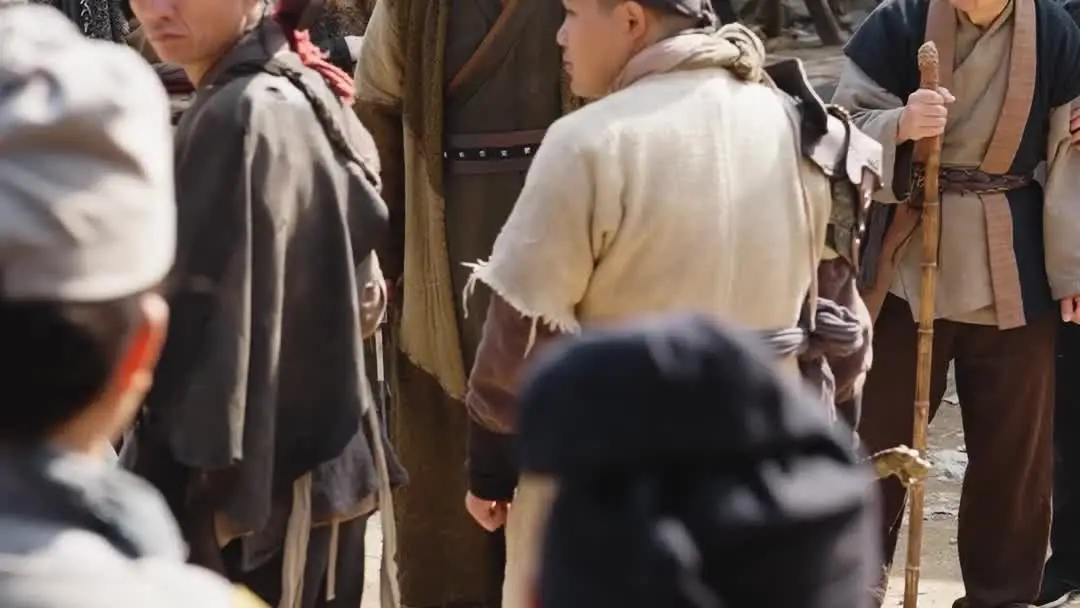 흠생전: 유연의 칼과 이모의 절규, 마을 속 숨겨진 кровь의 계보