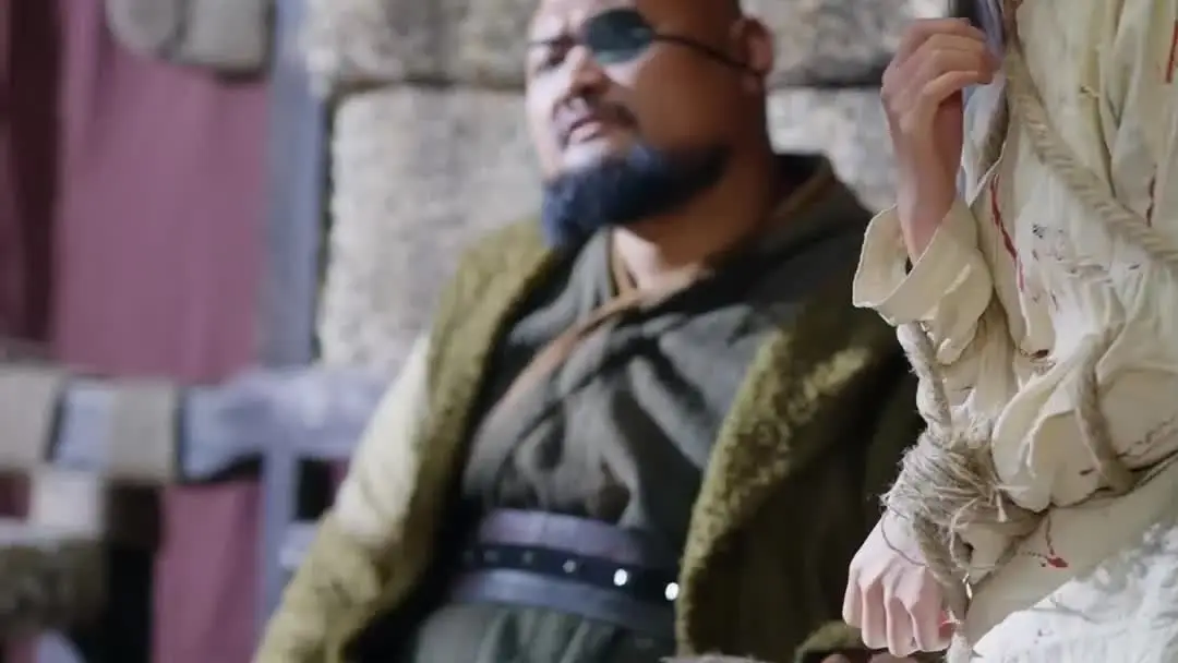 흠생전: 눈가리개 남자와 붉은 칼의 심리전