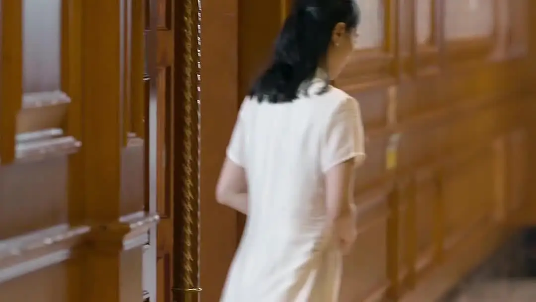 Gone Ex and New Crush: When a Cane, a Vase, and a Single Character Rewrite the Rules