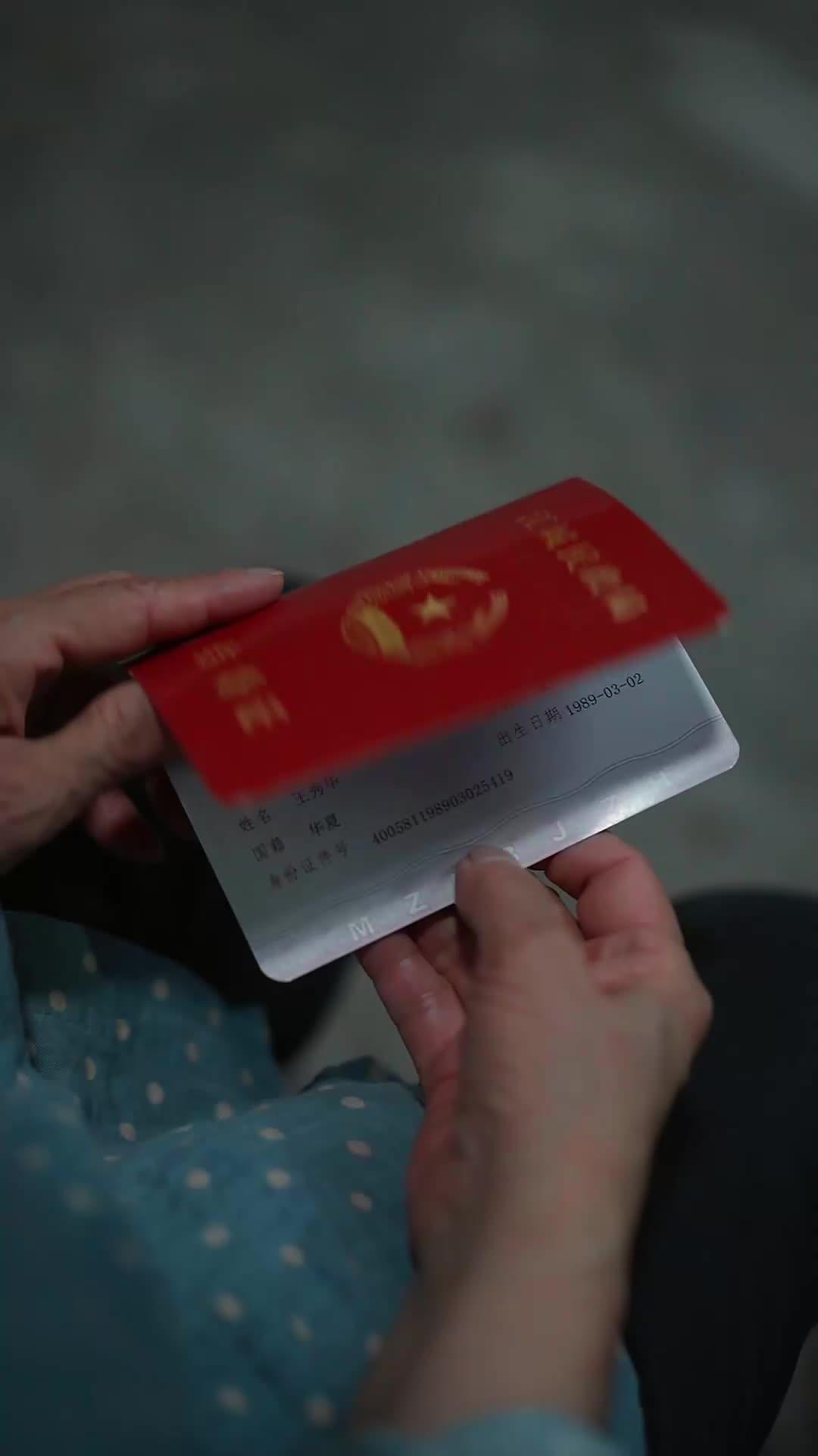 Istri Setia, Penopang Keluarga