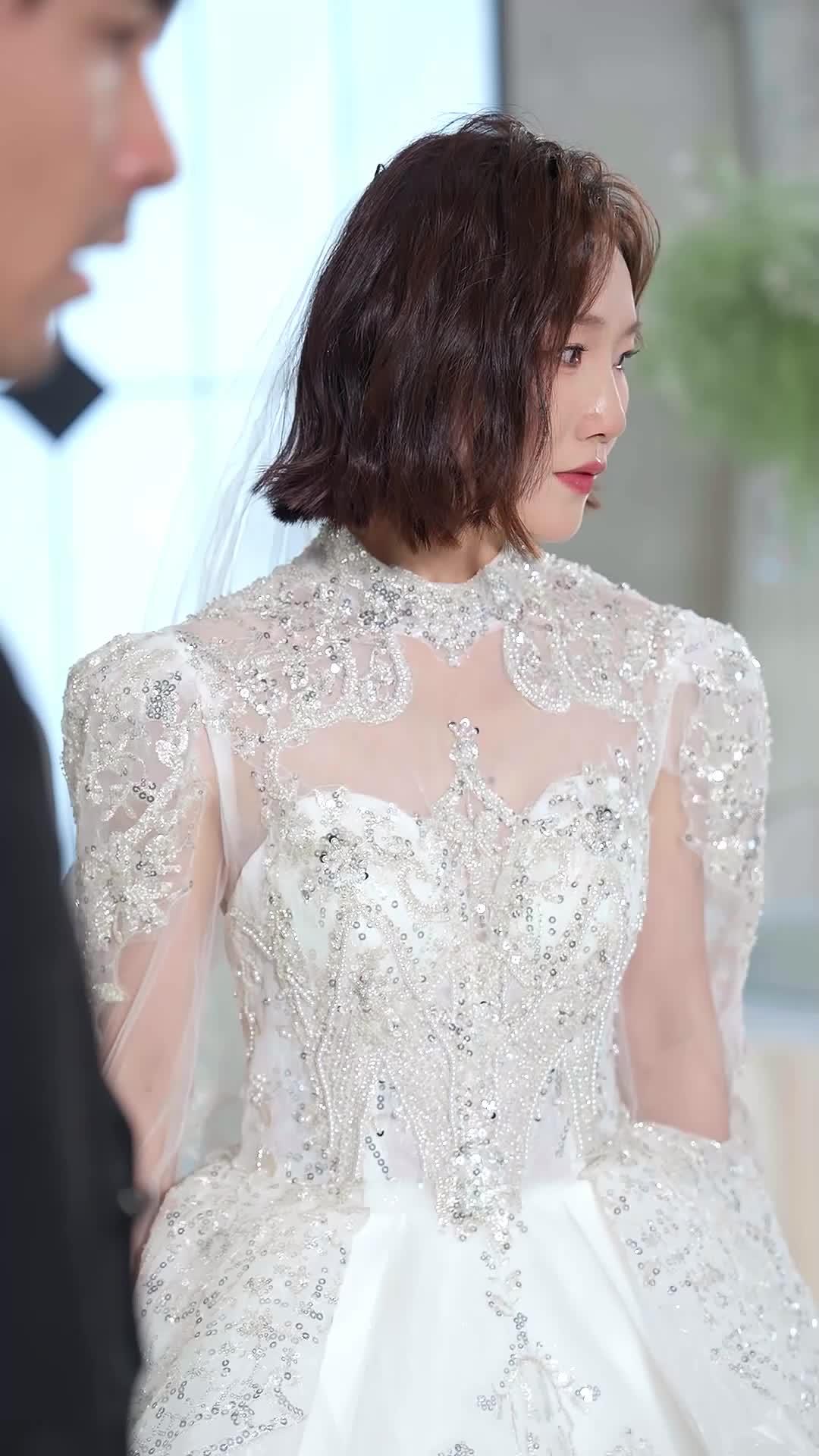 Istri Setia, Penopang Keluarga