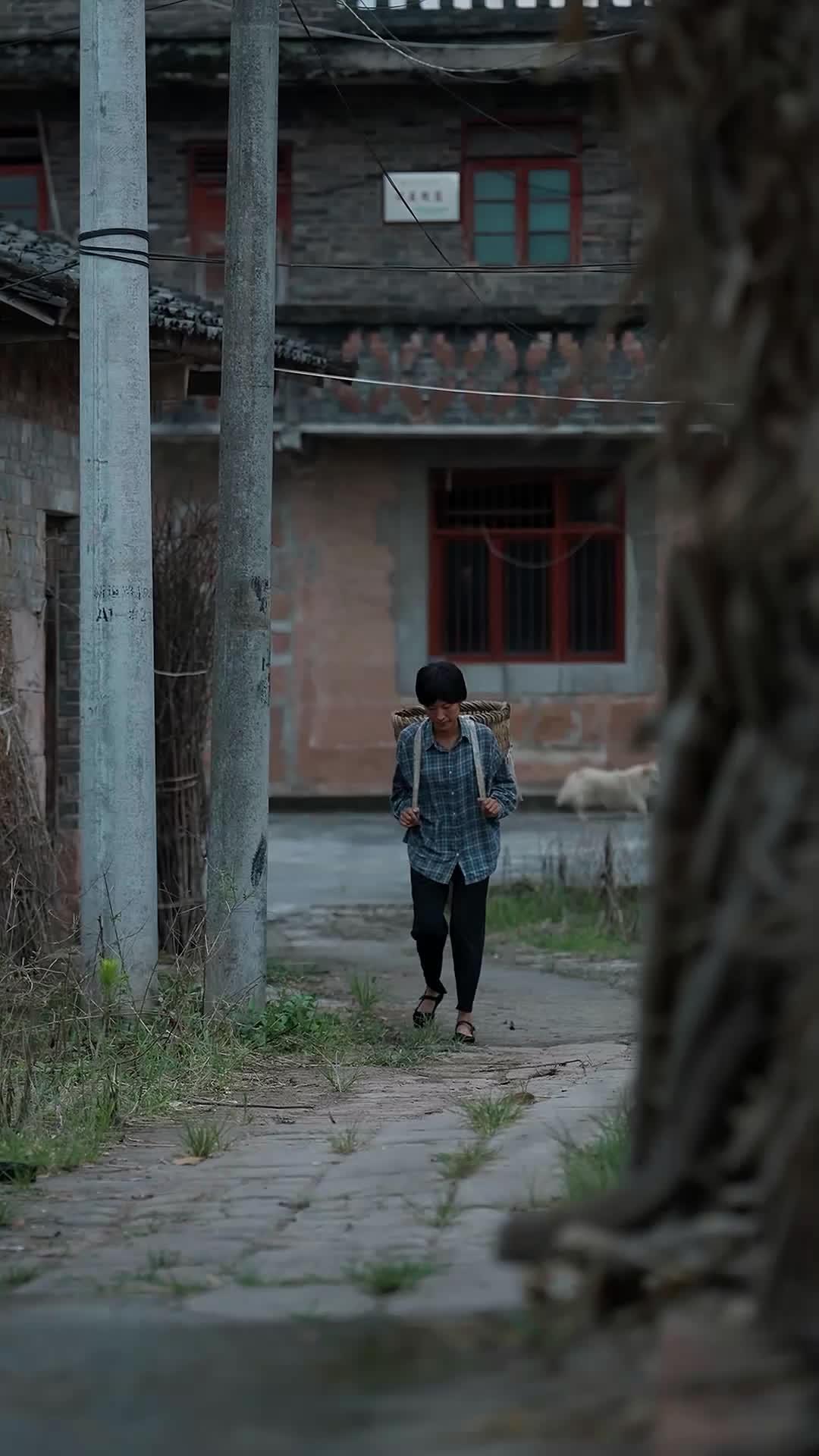 Istri Setia, Penopang Keluarga