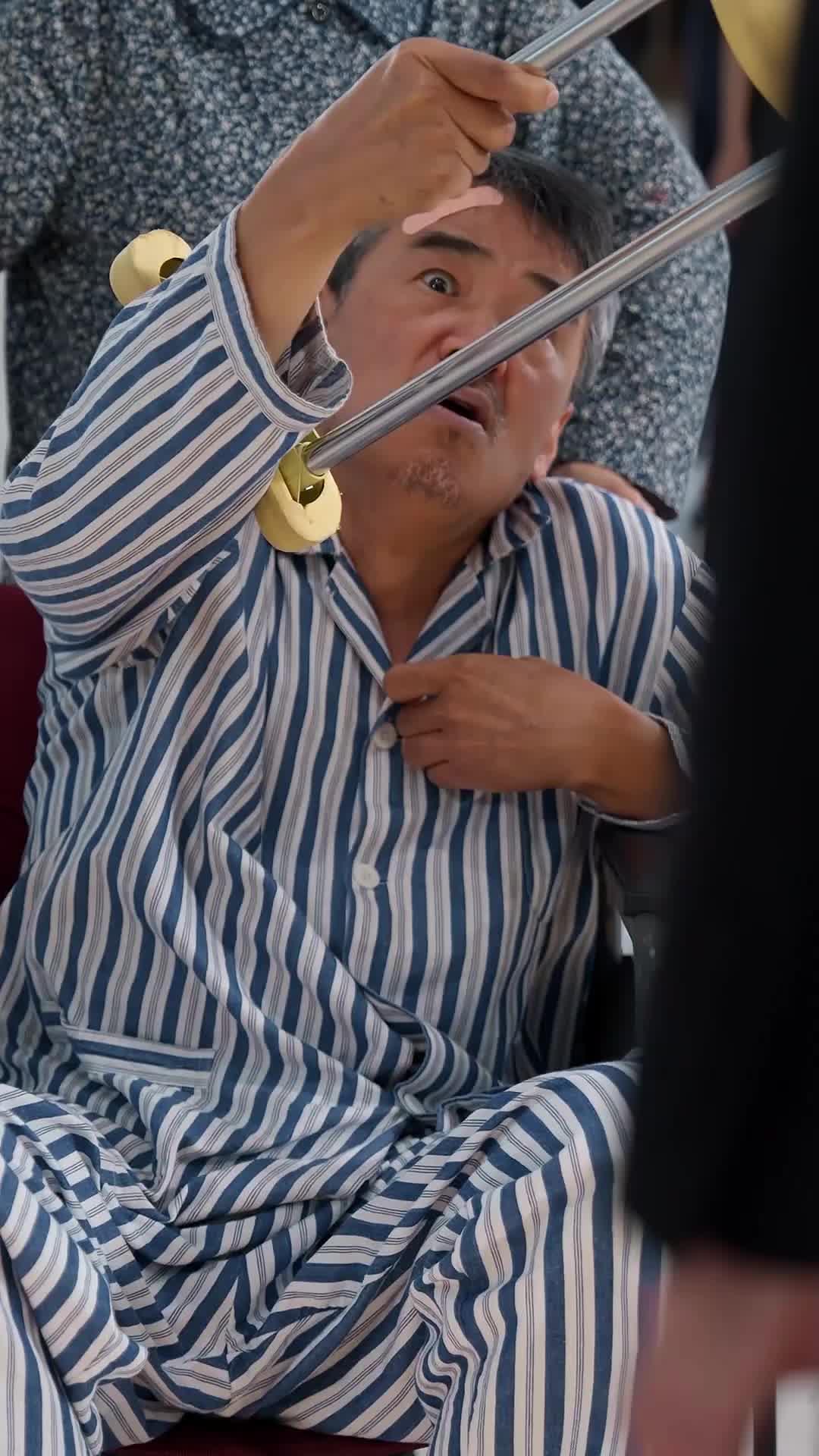 Istri Setia, Penopang Keluarga